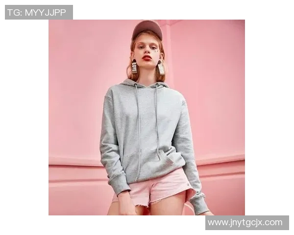 足球明星粉红色头发引领时尚潮流展现个性魅力与青春活力